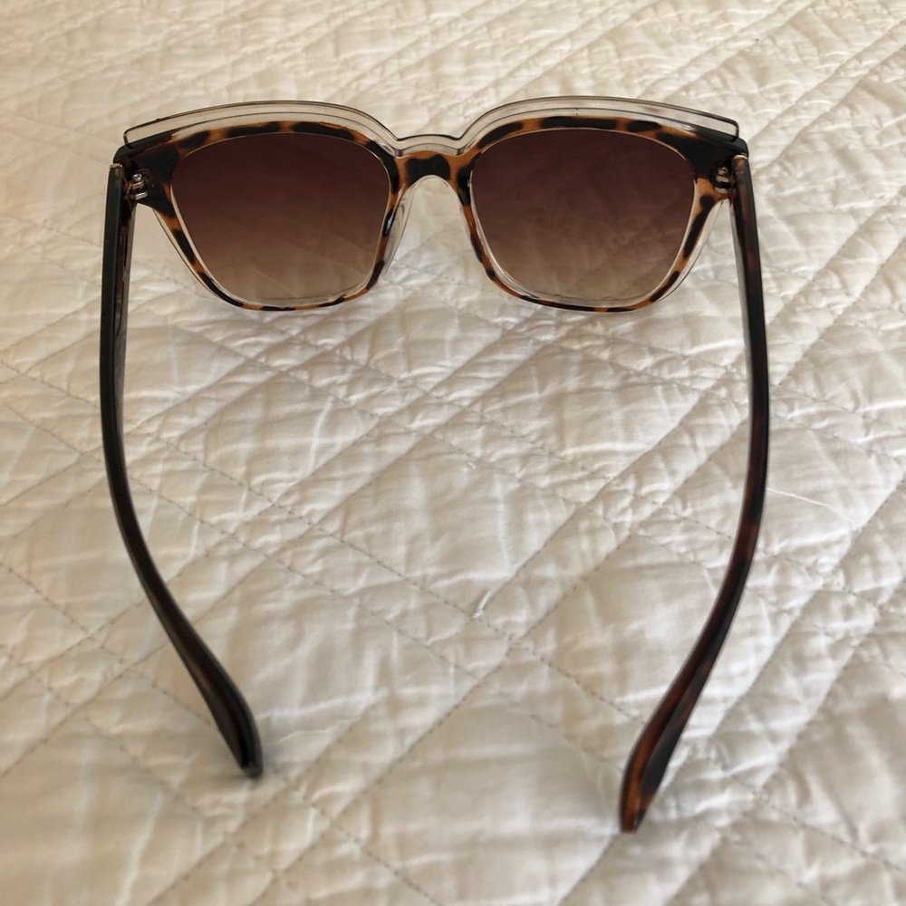 Tortoise Shell Color Sunglasses - Picture 5 of 6